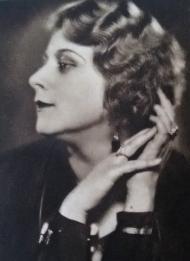 Nelly Gaierová